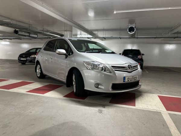 Toyota Auris Hatchback, Diesel, 2012, Silver