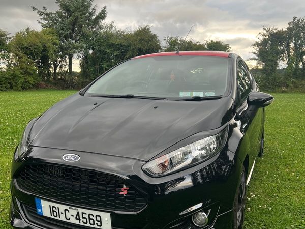 Ford Fiesta Hatchback, Petrol, 2016, Black