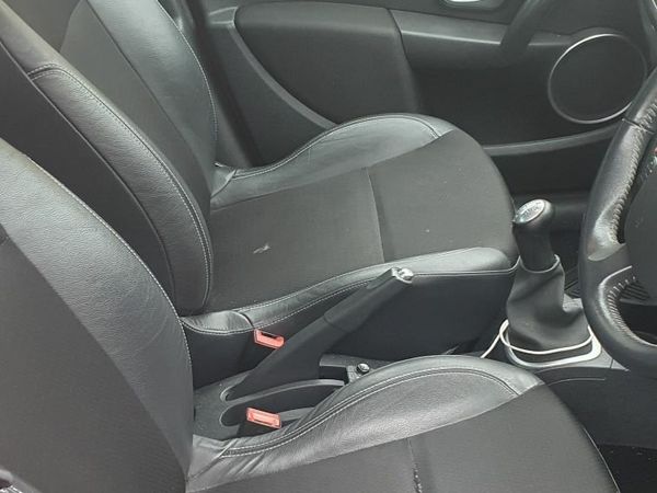 Renault Clio Hatchback, Petrol, 2007, Red
