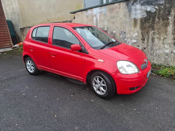 Toyota Yaris Hatchback, Petrol, 2005, Red