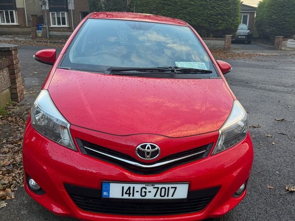 Toyota Yaris Hatchback, Petrol, 2014, Red