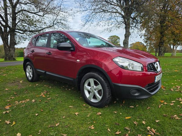 Nissan Qashqai Hatchback, Diesel, 2012, Red