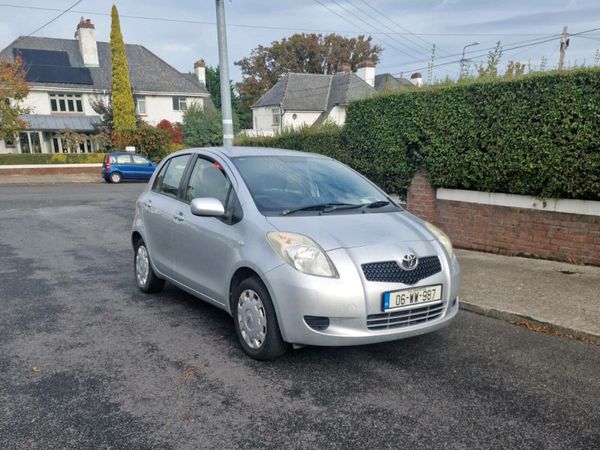 Toyota Yaris Hatchback, Petrol, 2006, Silver