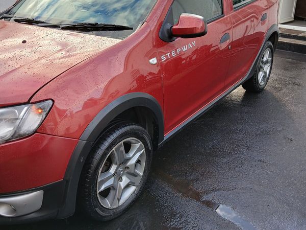 Dacia Sandero Stepway Hatchback, Diesel, 2015, Red