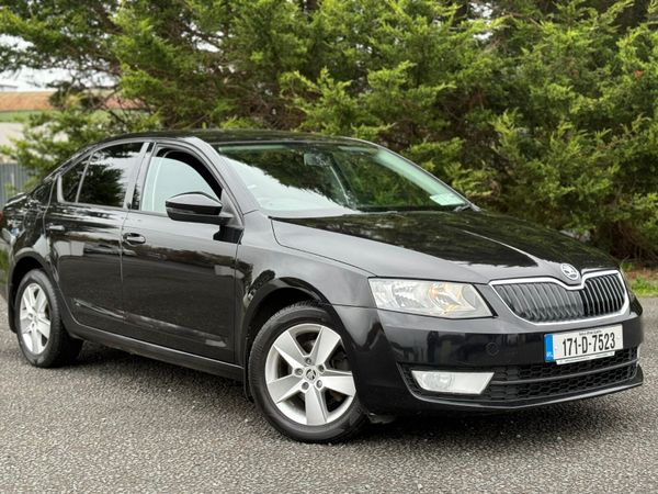 Skoda Octavia Saloon, Diesel, 2017, Black