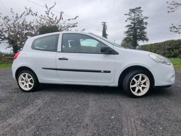 Renault Clio Hatchback, Petrol, 2010, White