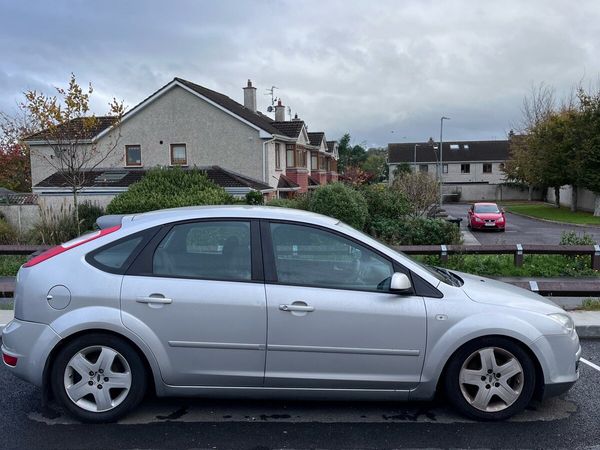 Ford Focus Hatchback, Petrol, 2007, Silver