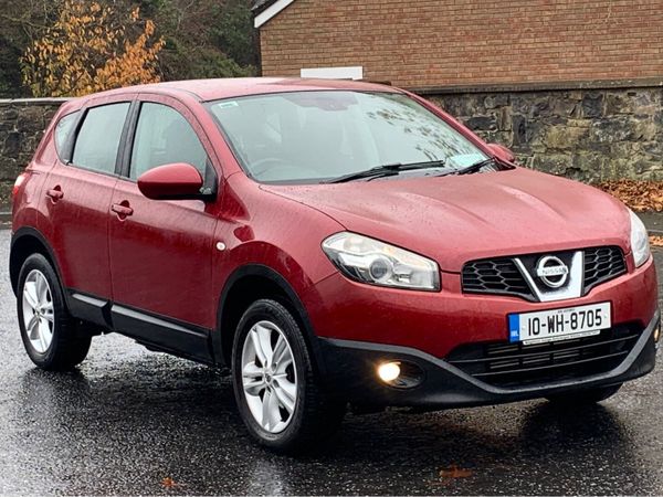 Nissan Qashqai Hatchback, Diesel, 2010, Red