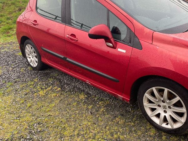 Peugeot 308 Hatchback, Diesel, 2009, Red