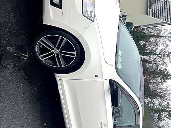 Skoda Rapid Saloon, Petrol, 2015, White