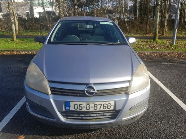 Opel Astra Hatchback, Petrol, 2005, Silver