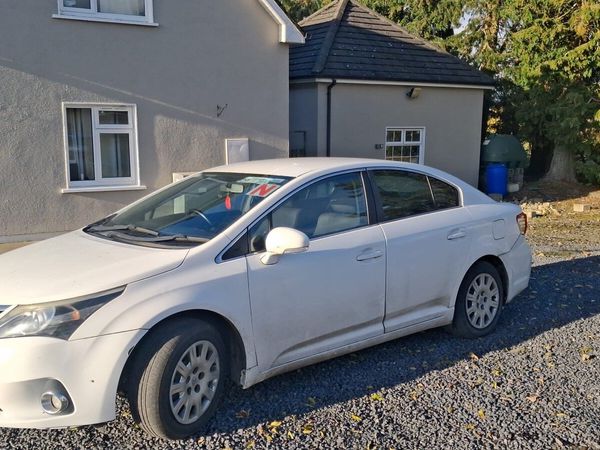 Toyota Avensis Saloon, Diesel, 2013, White