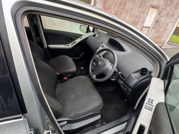 Toyota Yaris Hatchback, Petrol, 2008, Silver