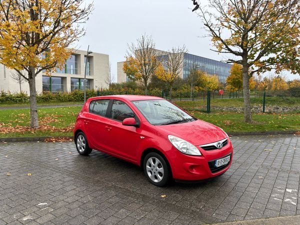 Hyundai i20 Hatchback, Petrol, 2010, Red