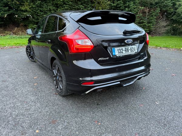 Ford Focus Hatchback, Petrol, 2013, Black