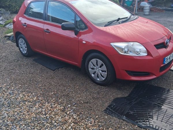 Toyota Auris Hatchback, Diesel, 2008, Red