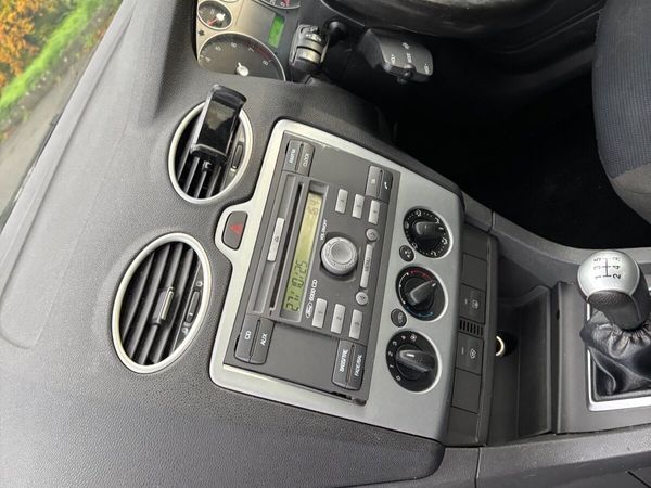 Ford Focus Hatchback, Petrol, 2006, Silver