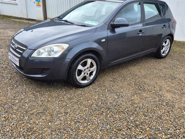 Kia Ceed Hatchback, Diesel, 2009, Grey