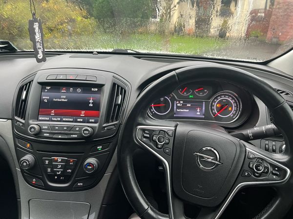 Opel Insignia Saloon, Diesel, 2014, White
