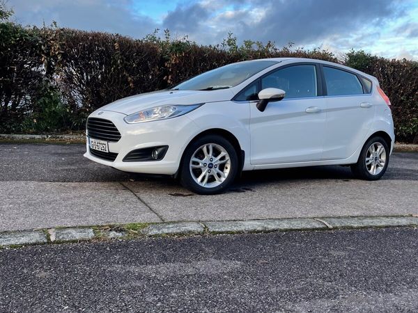 Ford Fiesta Hatchback, Petrol, 2016, White