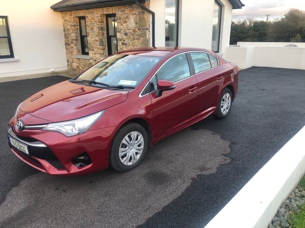 Toyota Avensis Saloon, Diesel, 2017, Red