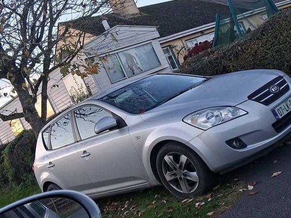 Kia Ceed Hatchback, Diesel, 2007, Silver