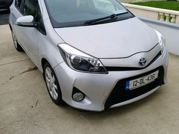 Toyota Yaris Hatchback, Petrol Hybrid, 2012, Silver