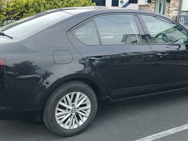Skoda Octavia Saloon, Diesel, 2019, Black