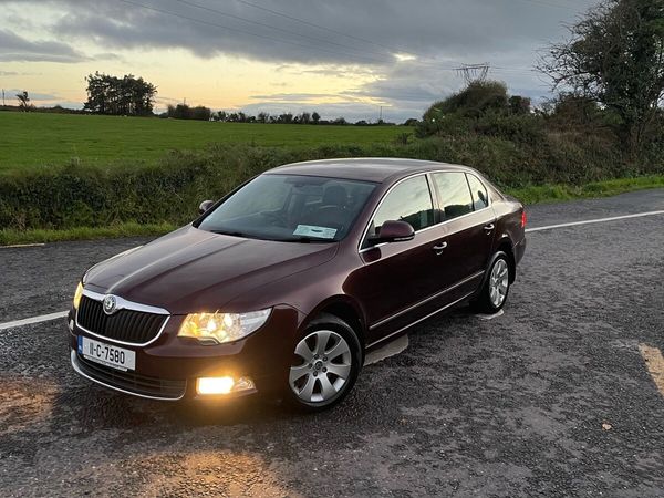 Skoda Superb Saloon, Diesel, 2011, Red