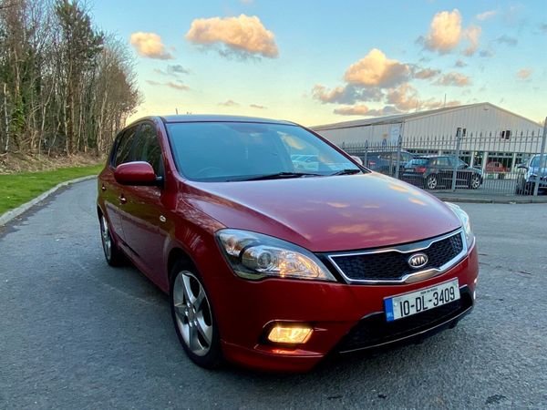 Kia Ceed Hatchback, Diesel, 2010, Red