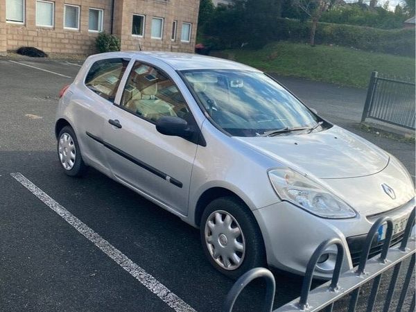 Renault Clio Hatchback, Petrol, 2009, Silver