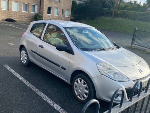 Renault Clio Hatchback, Petrol, 2009, Silver