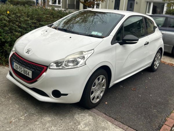 Peugeot 208 Hatchback, Petrol, 2013, White