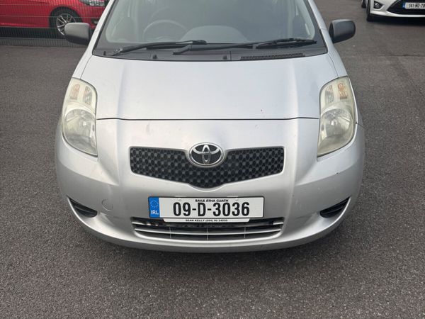 Toyota Yaris Hatchback, Petrol, 2009, Silver