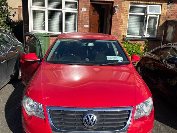 Volkswagen Passat Saloon, Petrol, 2007, Red