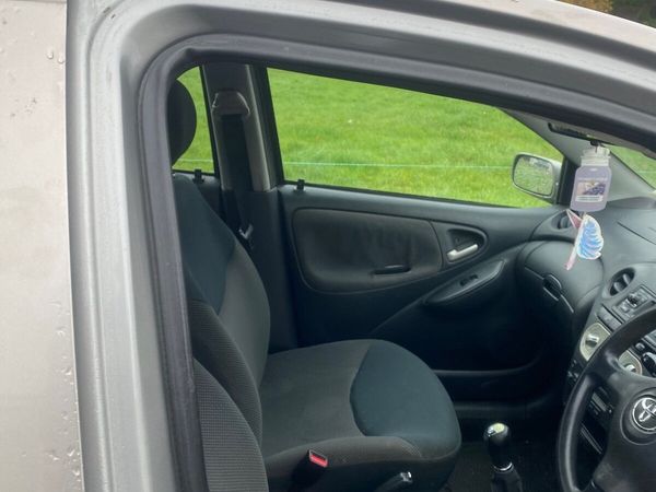 Toyota Yaris Hatchback, Petrol, 2005, Grey