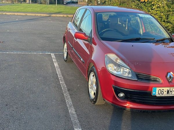Renault Clio Hatchback, Petrol, 2006, Red