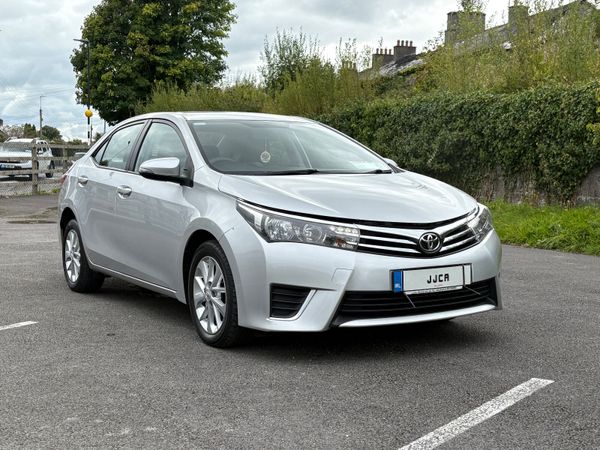 Toyota Corolla Saloon, Diesel, 2015, Silver
