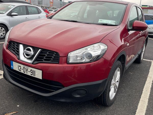 Nissan Qashqai MPV, Petrol, 2012, Red
