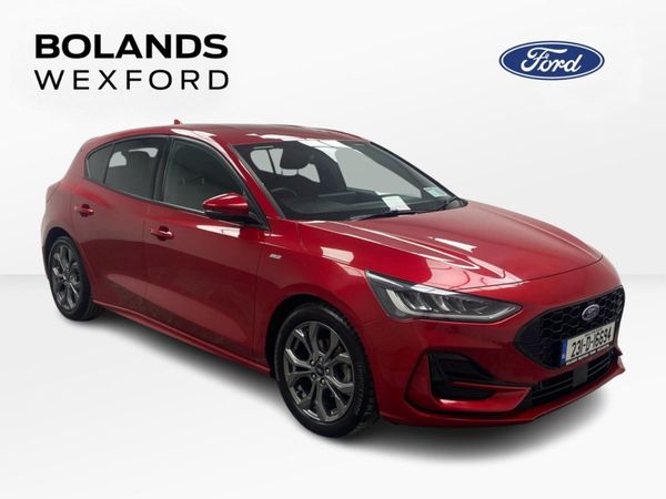 Ford Focus Hatchback, Petrol, 2023, Red