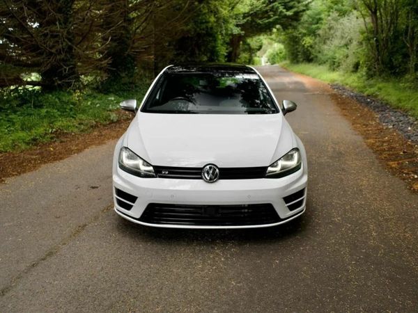 Volkswagen Golf Hatchback, Petrol, 2016, White
