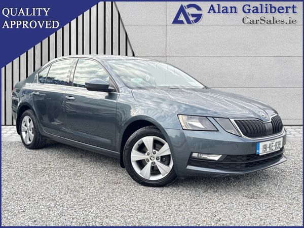 Skoda Octavia Hatchback, Diesel, 2019, Grey