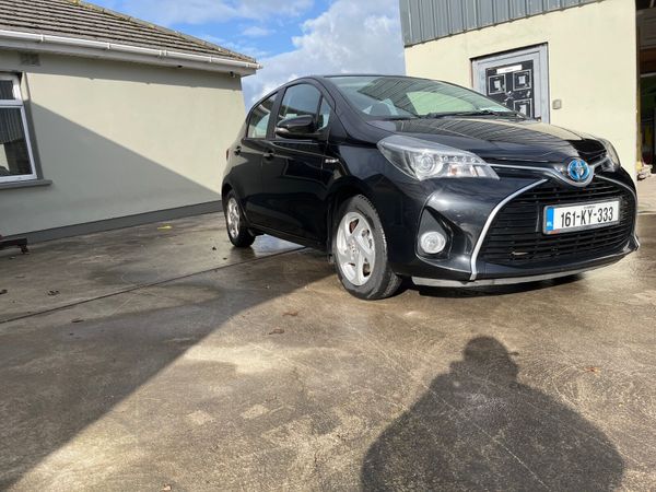 Toyota Yaris Hatchback, Petrol Hybrid, 2016, Black
