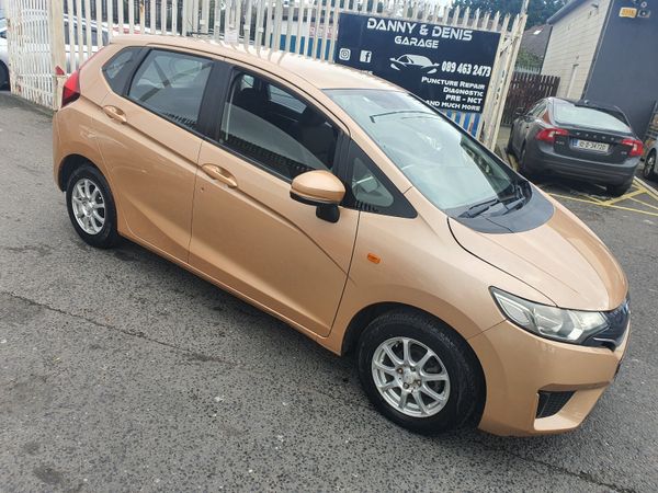 Honda Fit Hatchback, Petrol, 2014, Gold