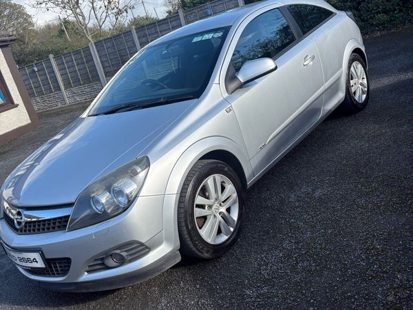 Opel Astra Hatchback, Petrol, 2009, Silver