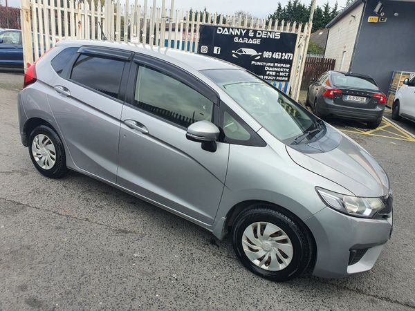 Honda Fit Hatchback, Petrol, 2014, Silver