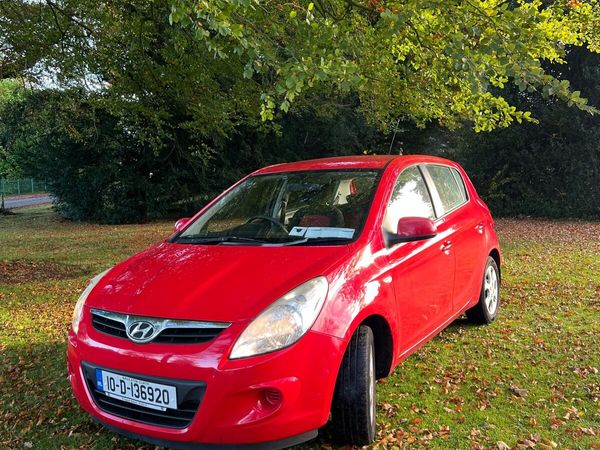 Hyundai i20 Hatchback, Petrol, 2010, Red
