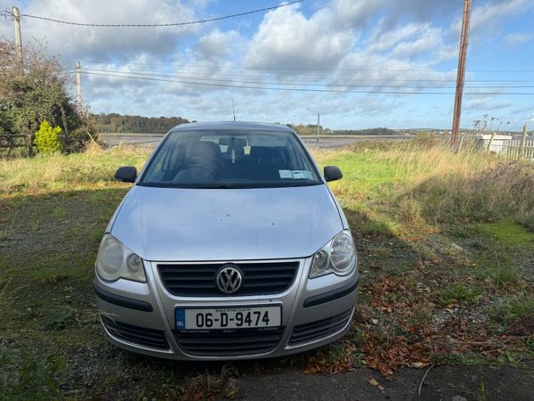 Volkswagen Polo Hatchback, Petrol, 2006, Silver