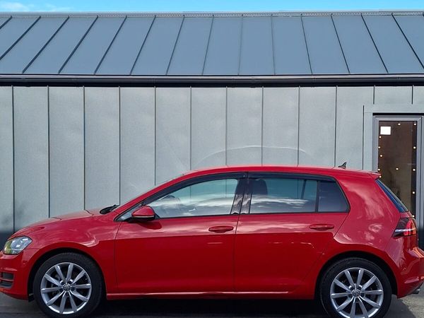 Volkswagen Golf Hatchback, Petrol, 2017, Red