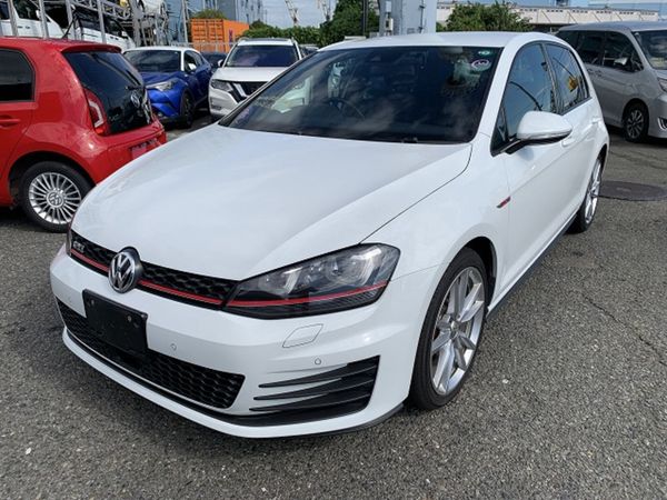 Volkswagen Golf Hatchback, Petrol, 2015, White